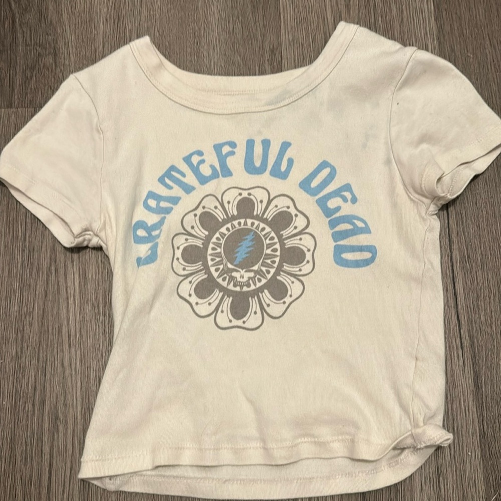 Is a Grateful Dead shirt